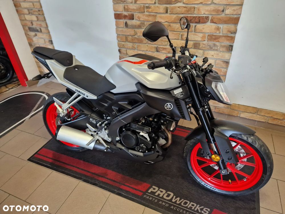 Yamaha MT - 28
