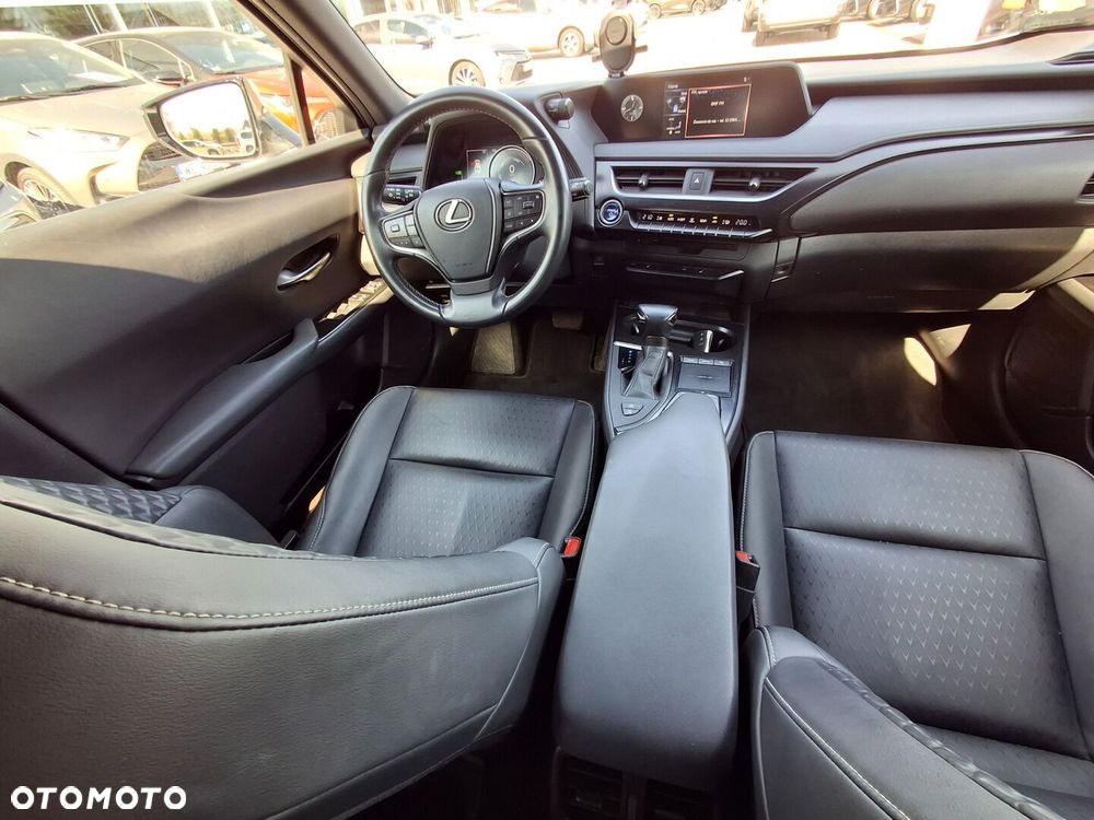 Lexus UX - 16
