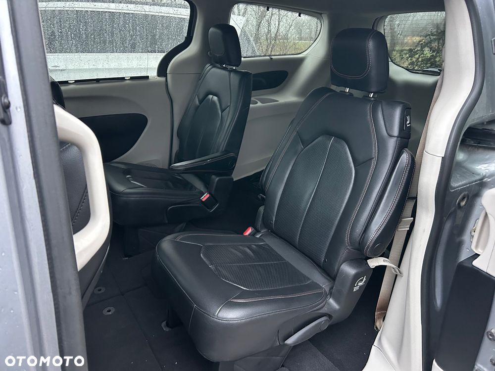 Chrysler Pacifica - 20