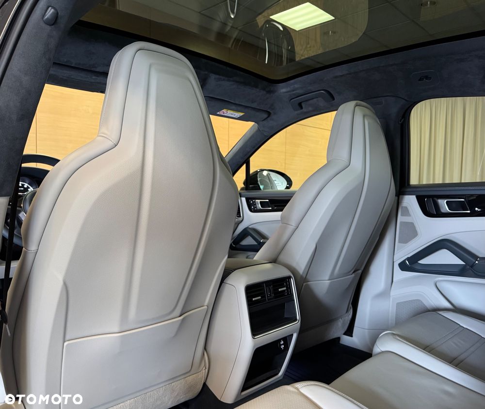 Porsche Cayenne - 23