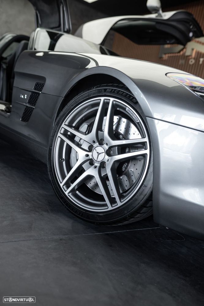Mercedes-Benz SLS 63 AMG - 9