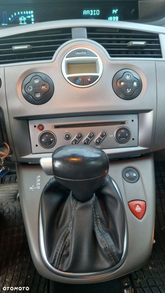 Renault Grand Scenic - 11