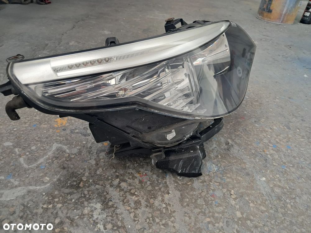 BMW 5 E60 E61 LIFT 07-10 Lampa przód prawa xenon nieskrętny 717774008 EU - 3