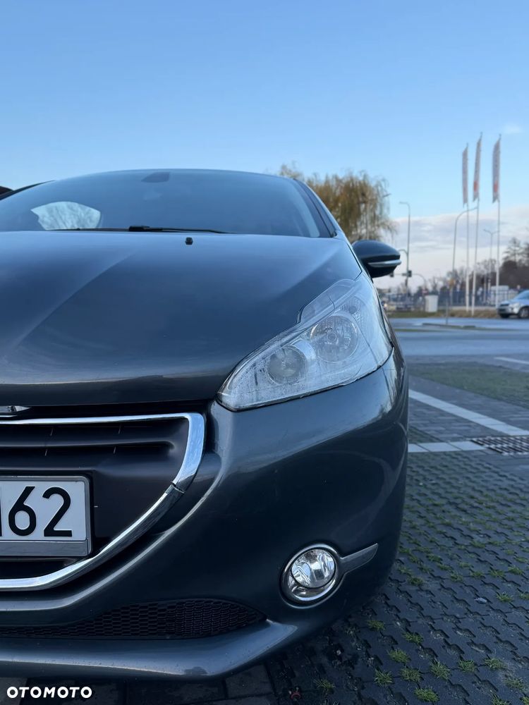 Peugeot 208 - 14