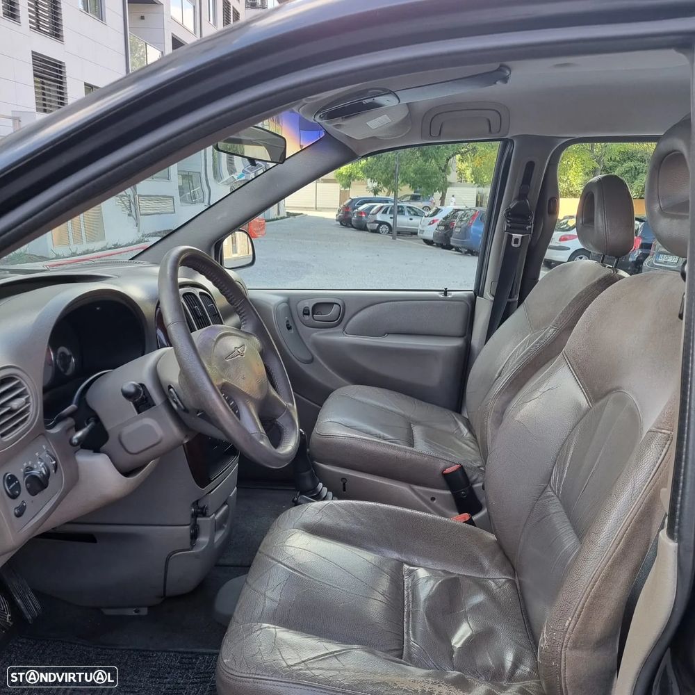 Chrysler Grand Voyager 2.5 CRD LX - 21