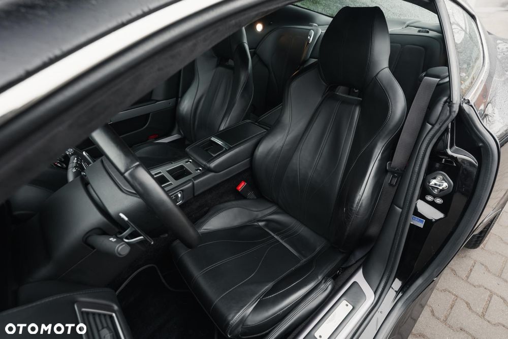 Aston Martin DB9 - 12