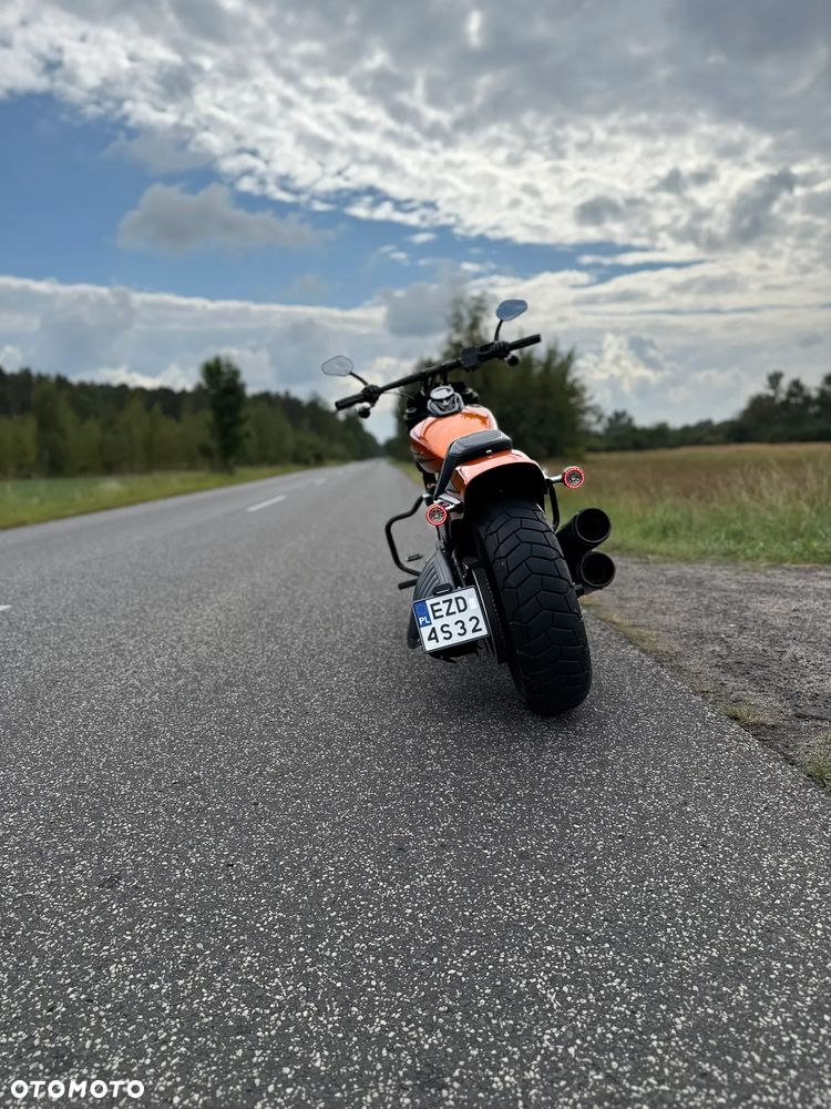 Harley-Davidson Softail Fat Bob - 11