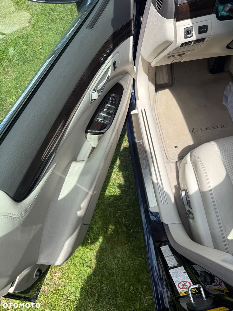Lexus LS 600h - 13