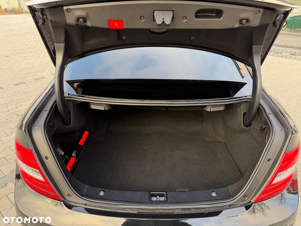 Mercedes-Benz Klasa C 200 7G-TRONIC Edition - 23