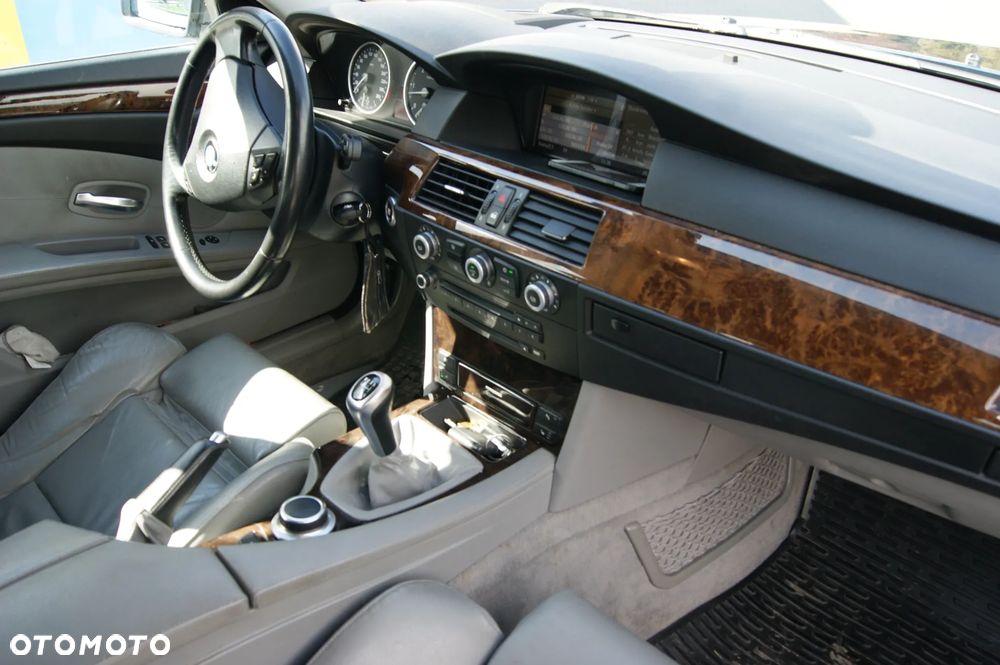 BMW Seria 5 525d Edition Exclusive - 9