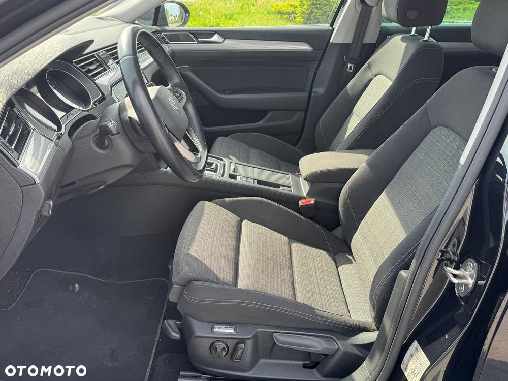 Volkswagen Passat - 18