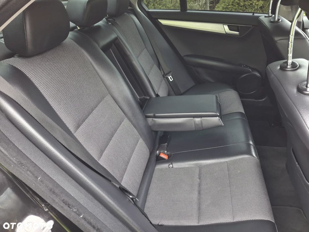 Mercedes-Benz Klasa C 180 BlueEFFICIENCY 7G-TRONIC Avantgarde - 14