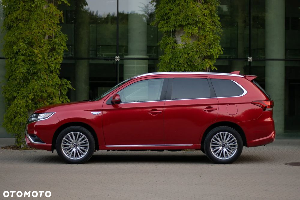 Mitsubishi Outlander - 2
