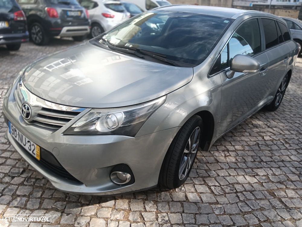 Toyota Avensis SW 2.0 D-4D Exclusive - 2