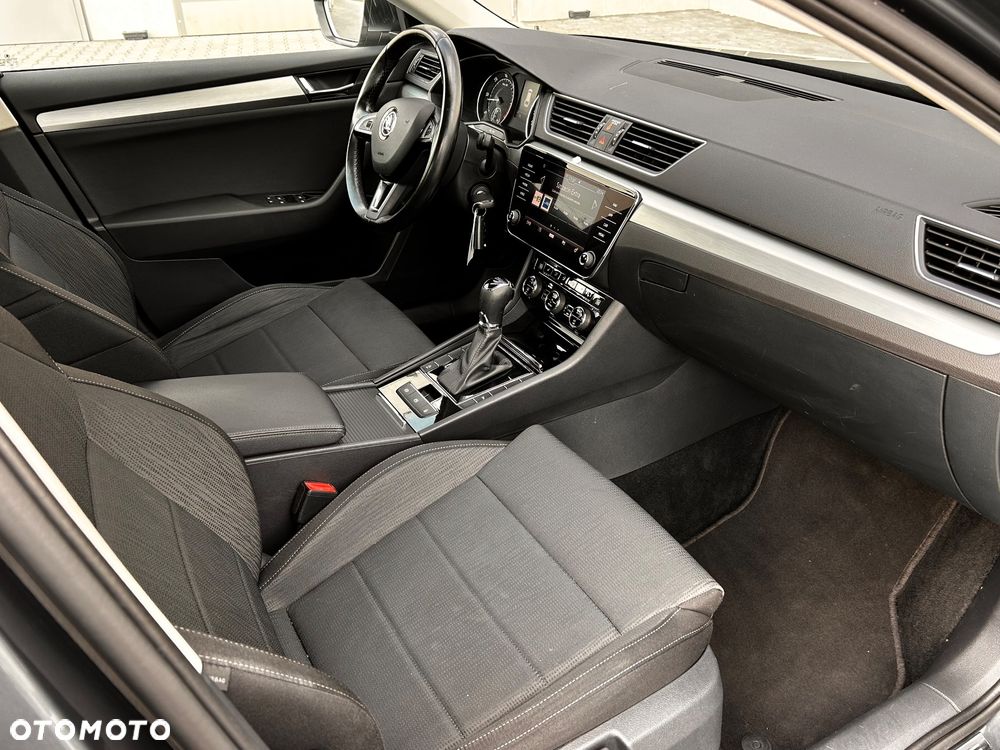 Skoda Superb 2.0 TDI DSG Premium Edition - 27
