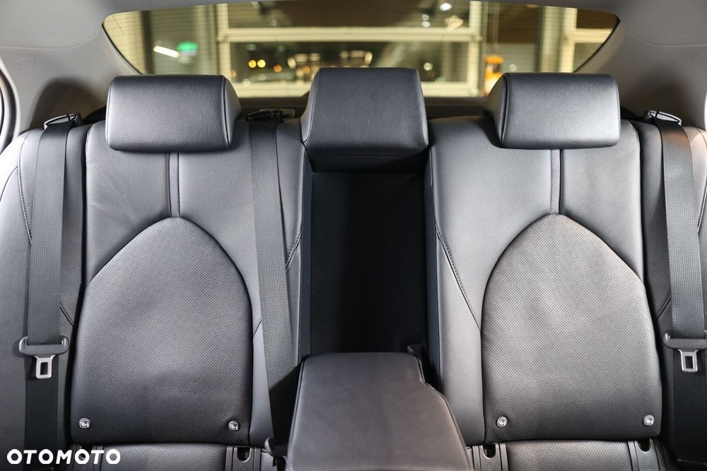 Toyota Camry - 14