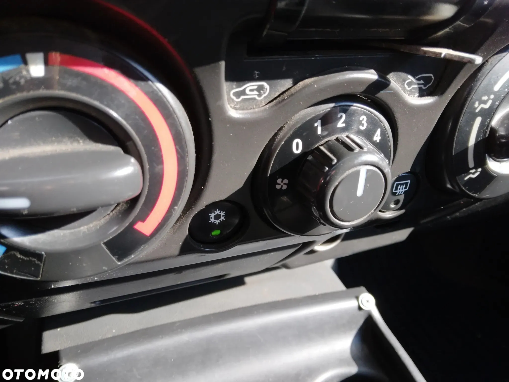 Isuzu D-Max 2.5d DC Basic - 18