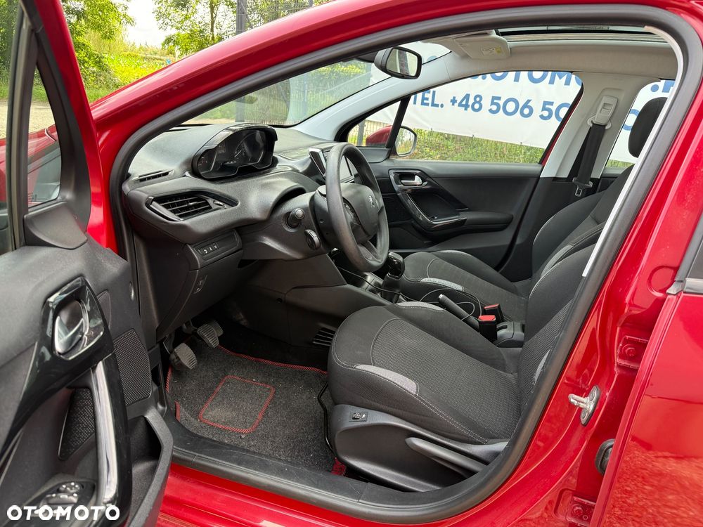 Peugeot 208 - 11