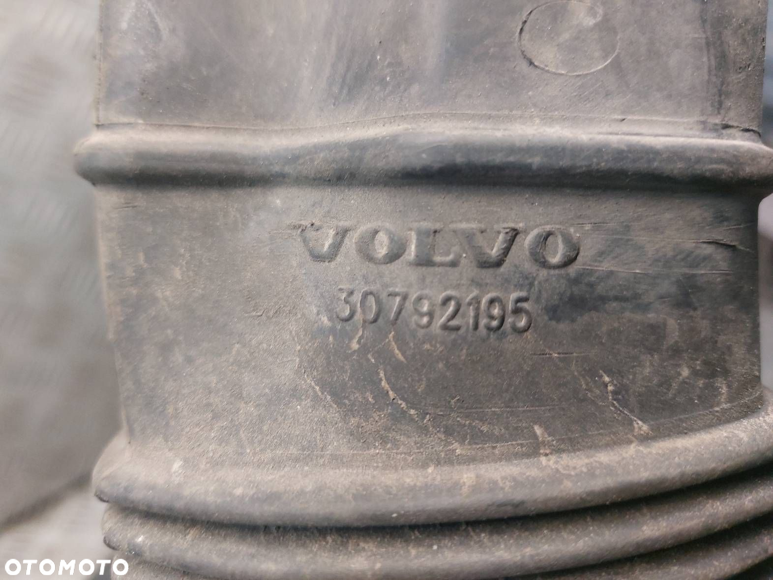 OBUDOWA FILTRA POWIETRZA + PRZEPŁYWOMIERZ VOLVO XC60 I 2.4 D5 30792196 - 5