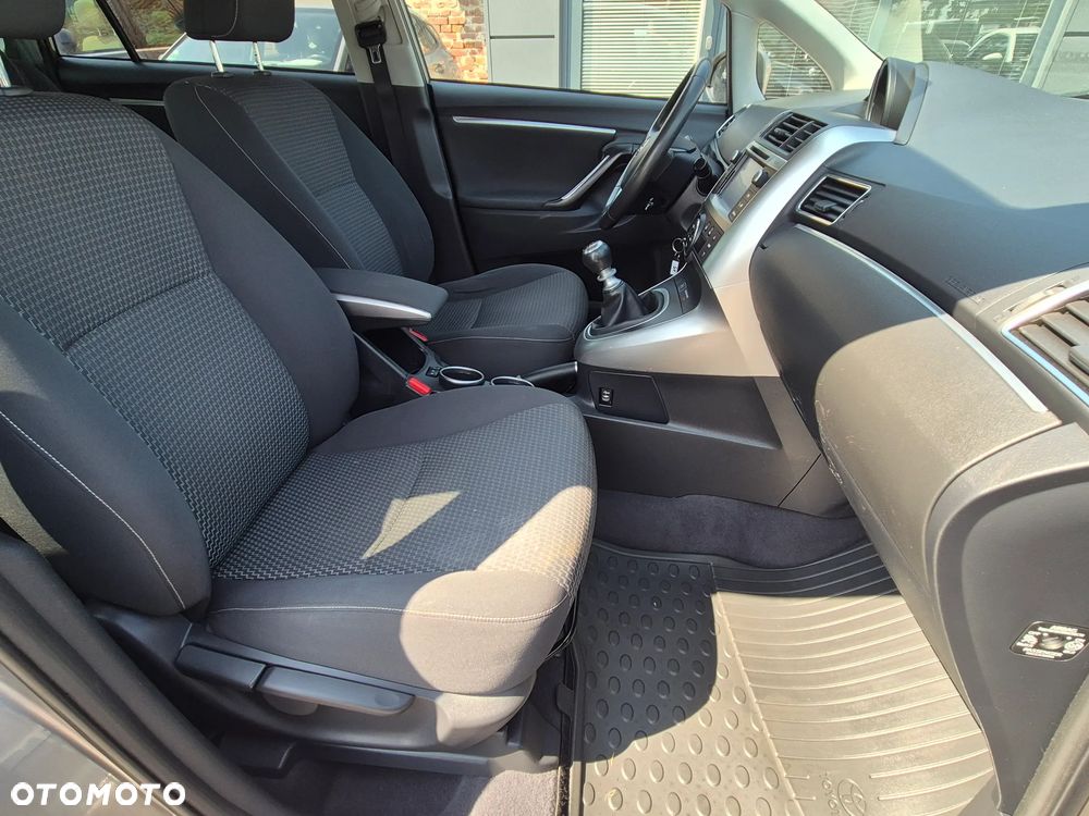 Toyota Verso 1.6 D-4D Prestige - 31