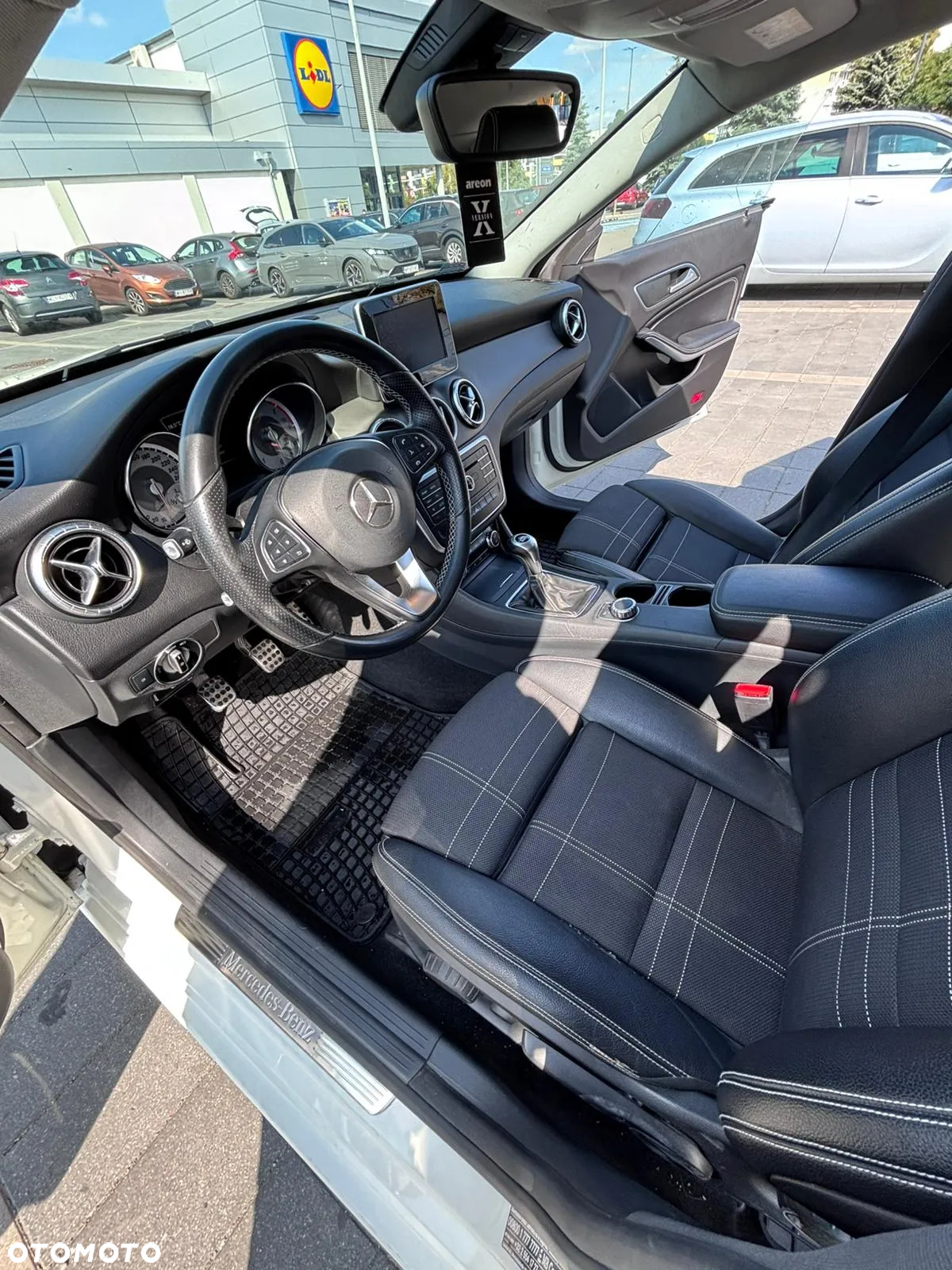 Mercedes-Benz CLA 180 d - 10
