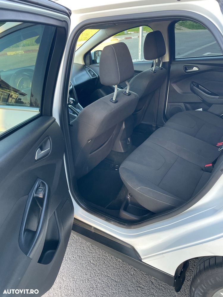 Ford Focus 2.0 TDCI DPF Powershift Titanium - 9