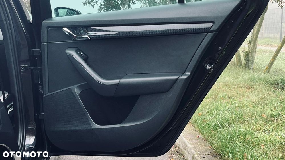 Skoda Octavia 2.0 TDI DSG RS - 10