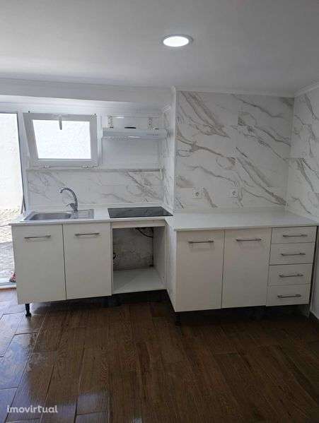 T1 totalmente renovado, despesas água e luz incluídas - Grande imagem: 2/11