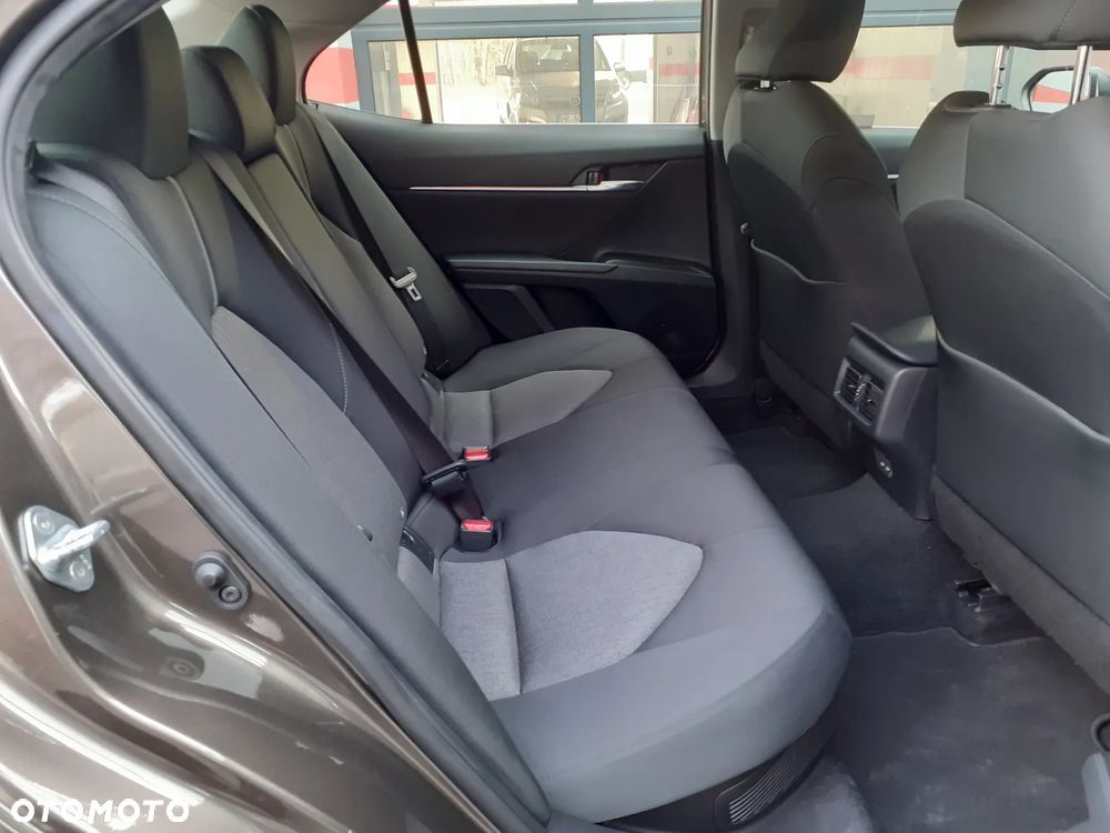 Toyota Camry 2.5 Hybrid Comfort CVT - 26