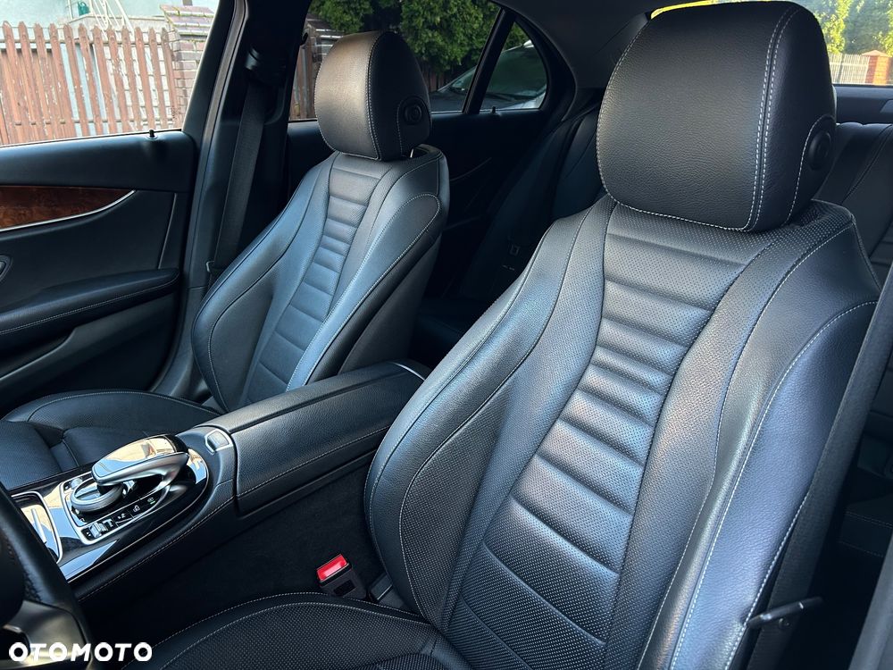Mercedes-Benz Klasa E 220 d 4-Matic 9G-TRONIC - 23