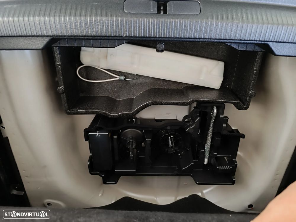 Peugeot 2008 1.2 PureTech Allure Pack - 42
