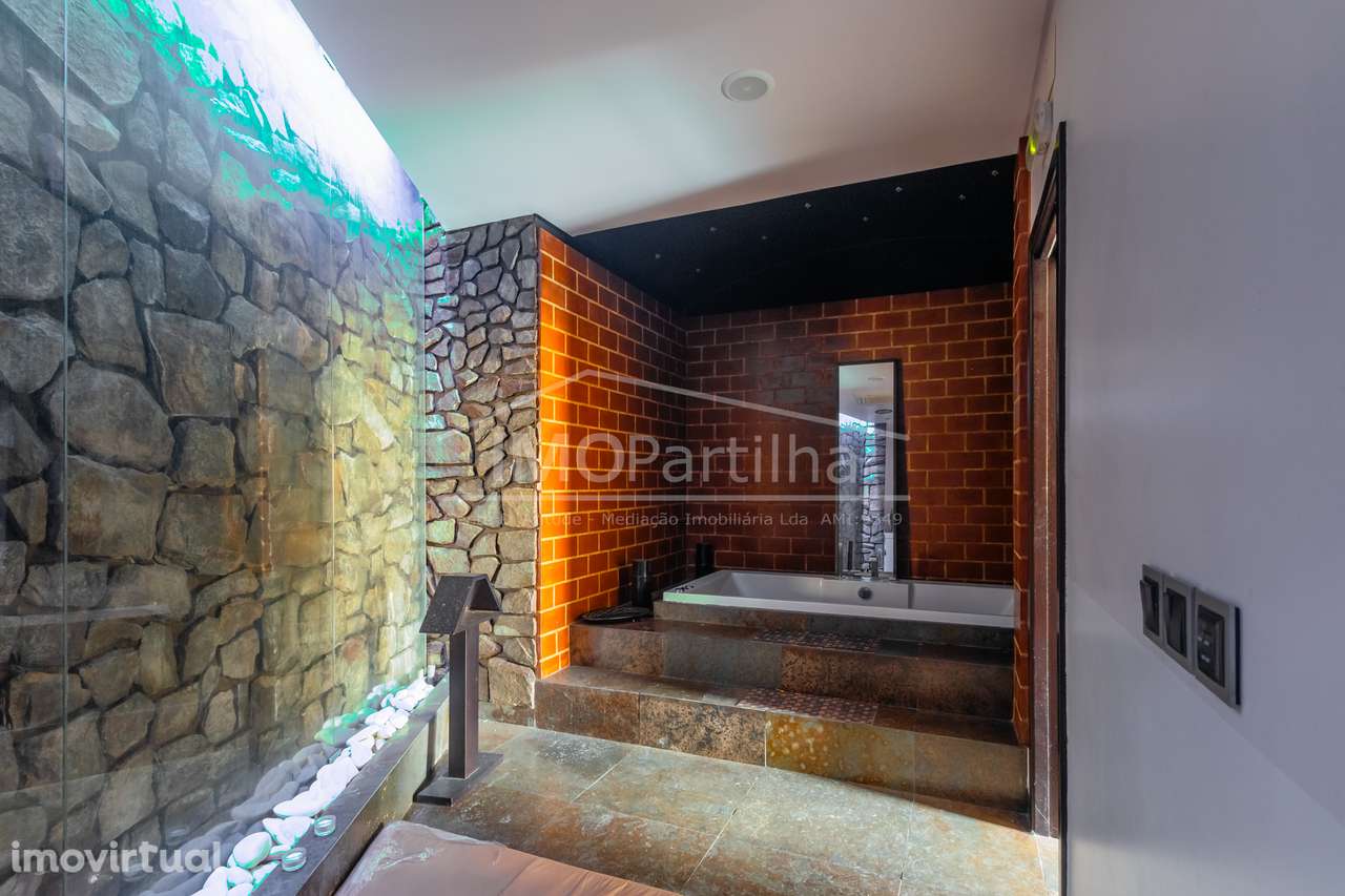 T2 c/ Projeto Aprovado em Condomínio de Prestígio com Piscina – Parede - Grande imagem: 2/27