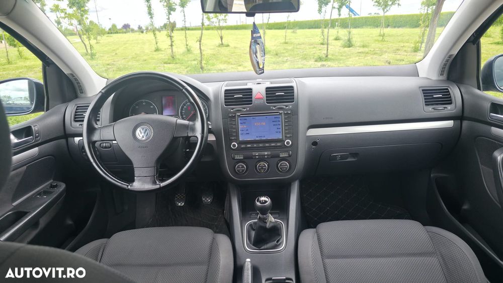 Volkswagen Golf - 6