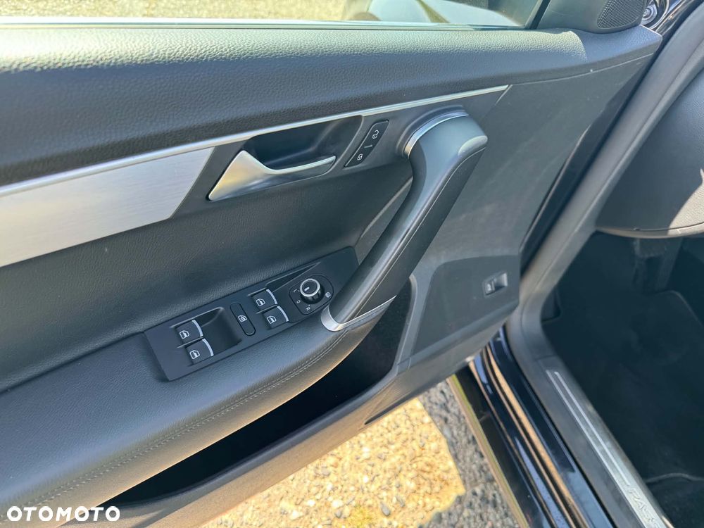 Volkswagen Passat 2.0 TDI Highline DSG - 16