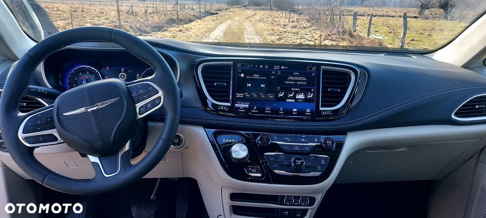 Chrysler Pacifica - 21