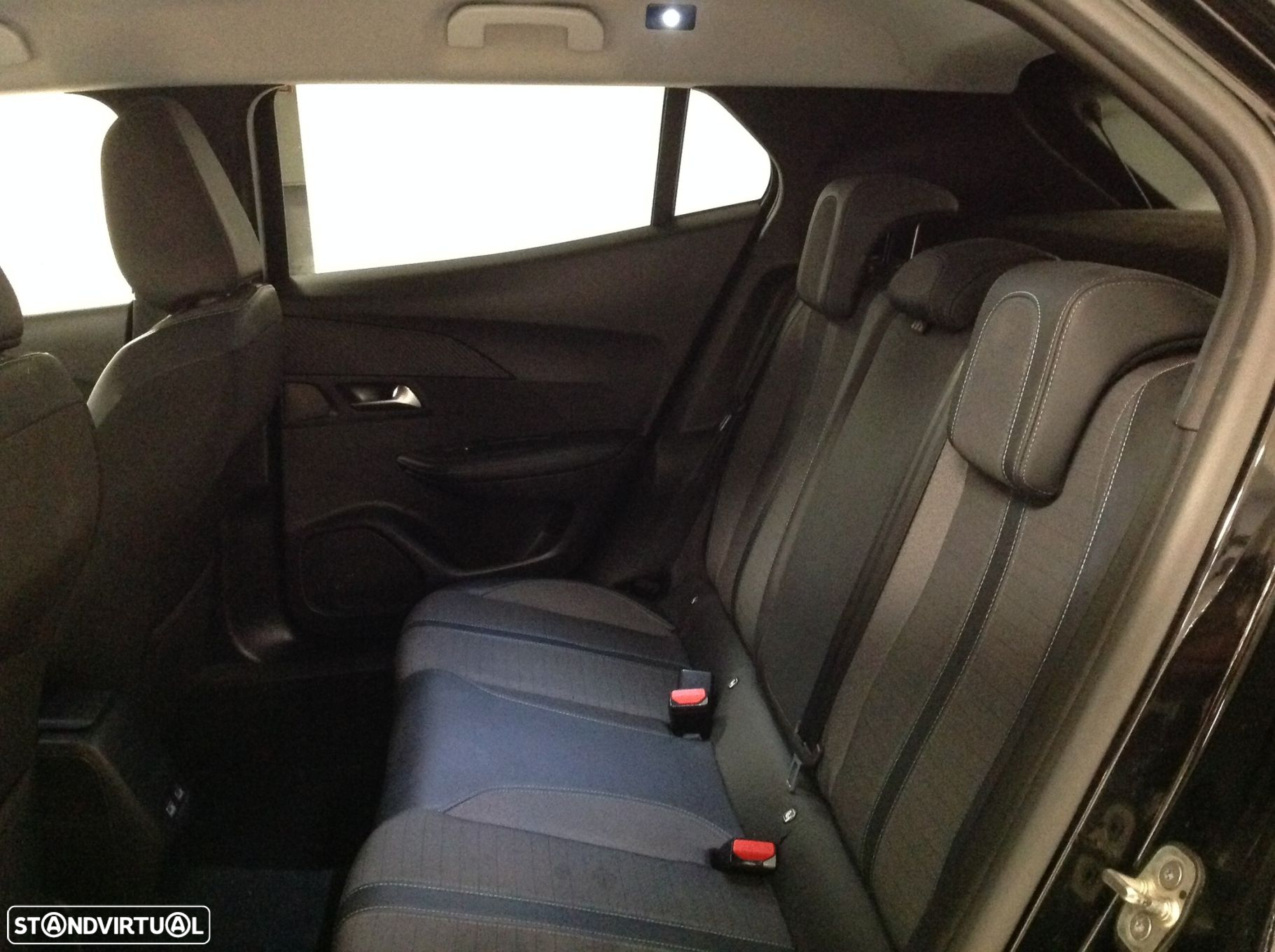 Peugeot 2008 1.2 PureTech Allure - 18