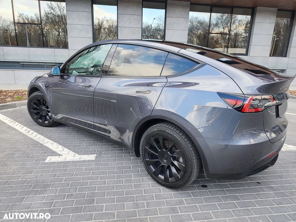 Tesla Model Y - 2