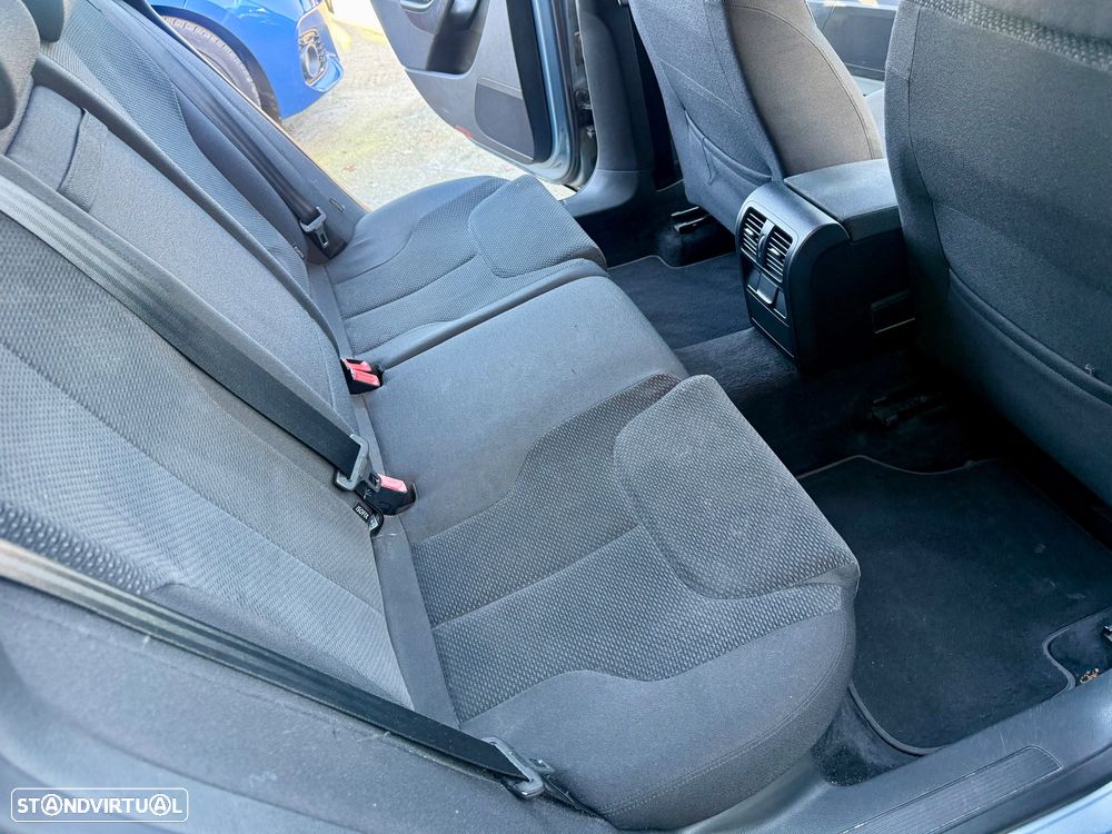 VW Passat Variant 1.9 TDi Confortline - 43