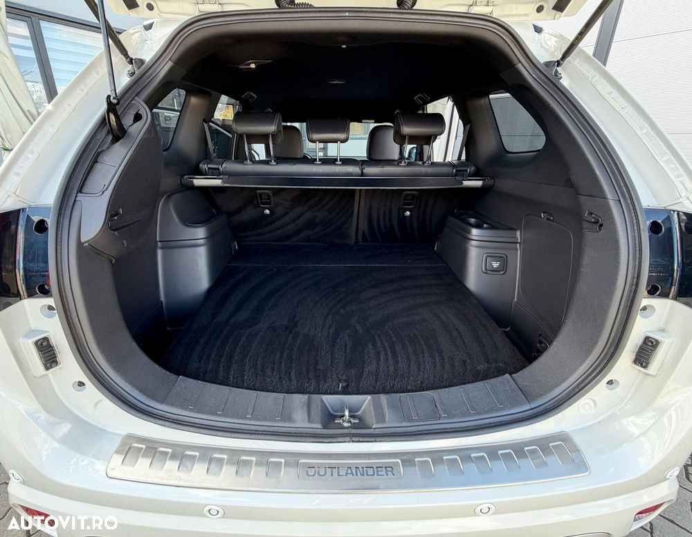 Mitsubishi Outlander ver-2-4-4wd-plug--in-hybrid-top - 34