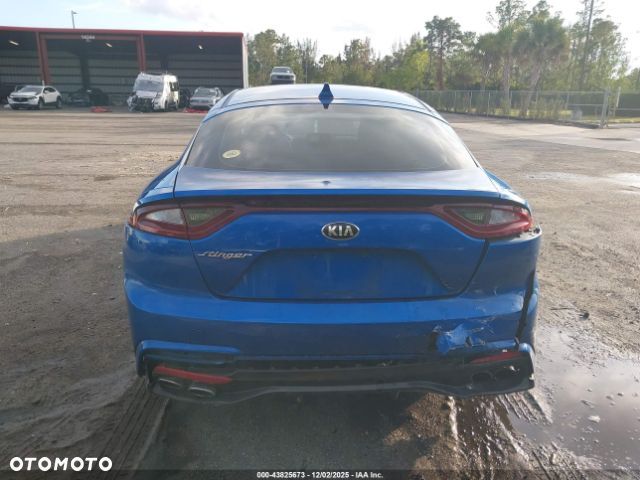 Kia Stinger - 9