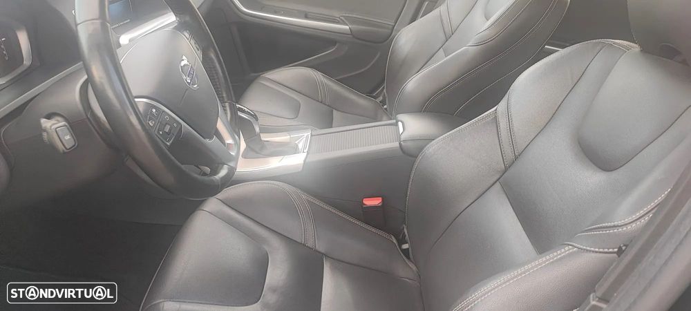 Volvo V60 2.4 D6 R-Design AWD Phev - 17
