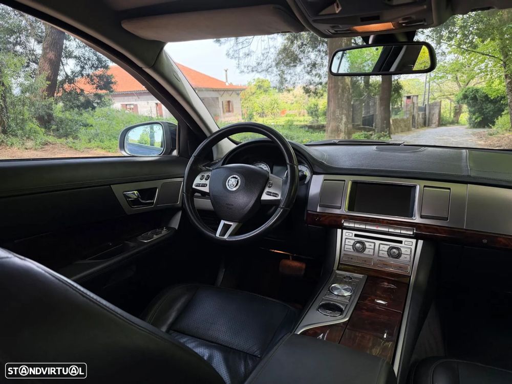 Jaguar XF 2.7 D V6 Premium Luxury - 18