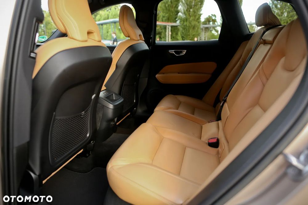 Volvo XC 60 B4 D AWD Ultimate Bright - 21