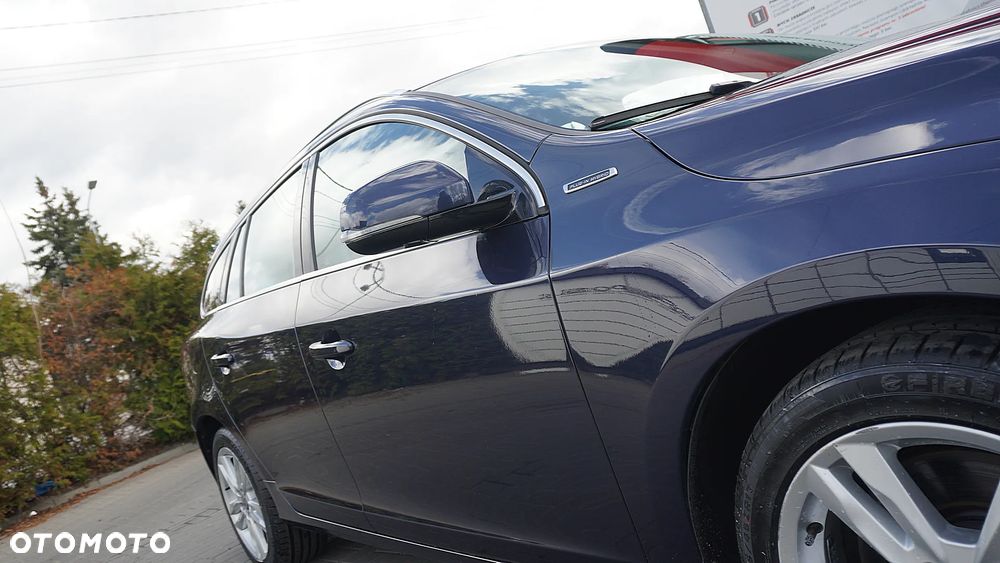 Volvo V60 D6 AWD Plug-in Hybrid Momentum - 20