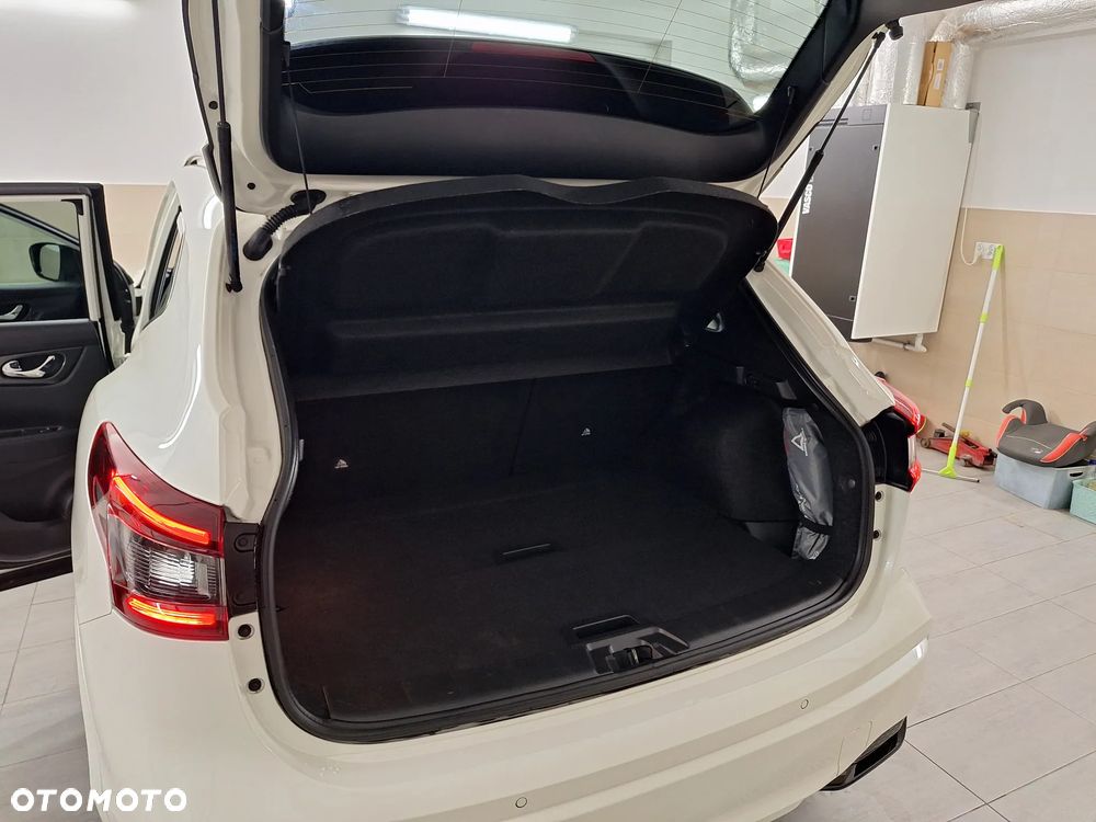 Nissan Qashqai 1.3 DIG-T TEKNA - 25