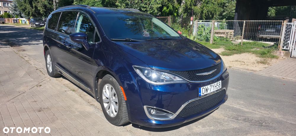Chrysler Pacifica - 3