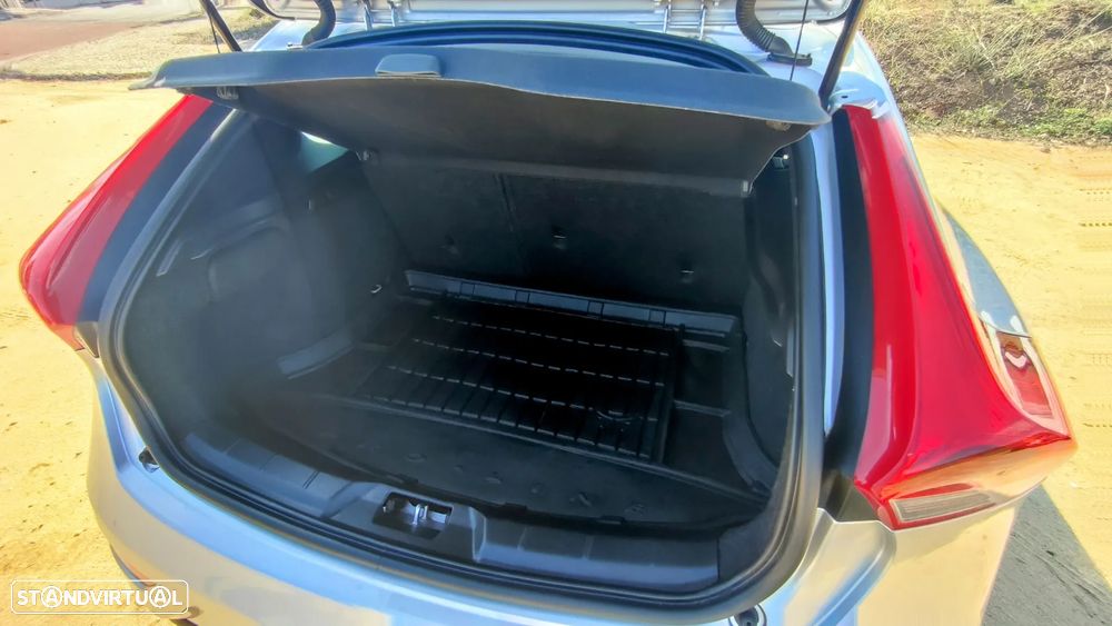 Volvo V40 D2 Kinetic - 19