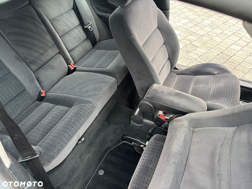 Volkswagen Golf 1.6 Trendline - 24