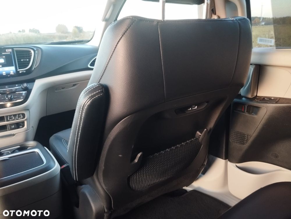 Chrysler Pacifica - 7