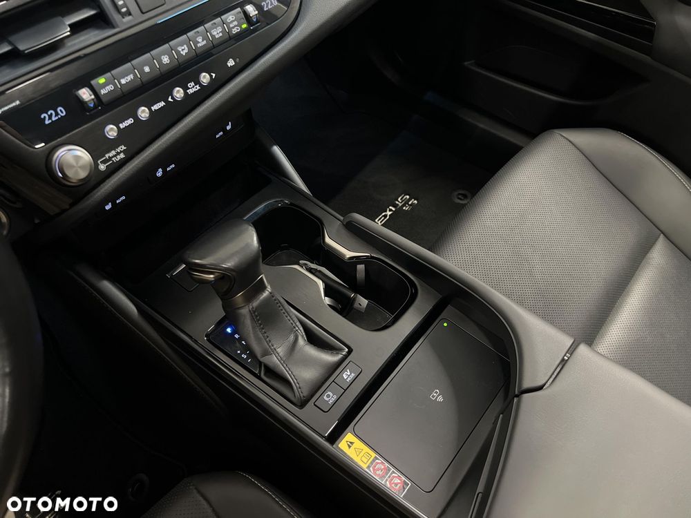 Lexus ES 300h Business Edition - 30